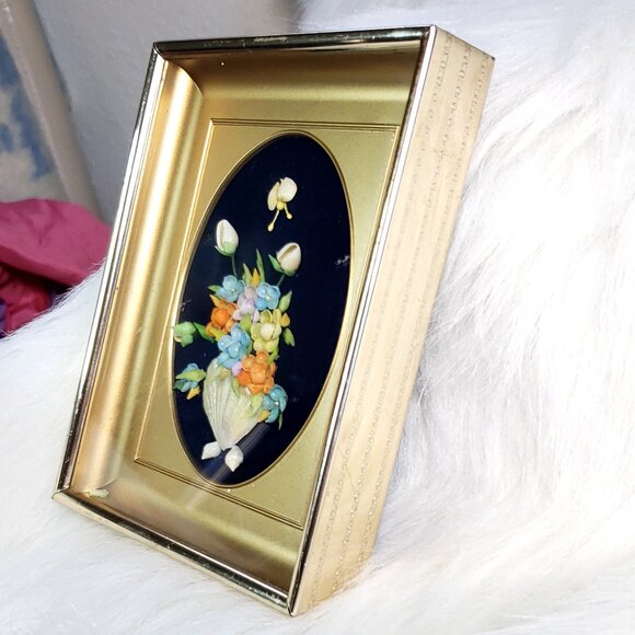 MCM Seashell Art Floral Bouquet Shadowbox Gold Frame - Picture 2 of 11
